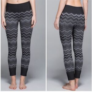 Lululemon seamless yoa leggings black chevron print Sz 6